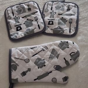 NEW! Mainstays Cotton Utensils Design Oven Mitt And Pot Holders Set